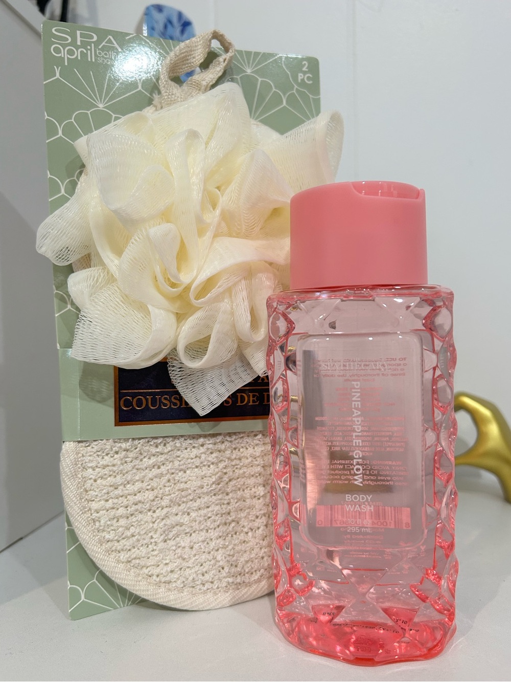 Pineapple Glow Pink Body Wash with Cream Bath Pouf